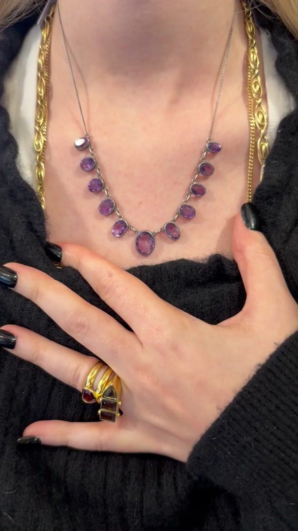 Collier délicat en argent et améthyste, années 1930 — vidéo