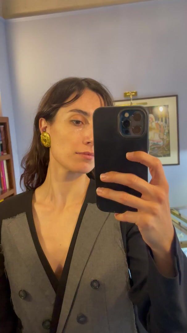 Céline T Saxe Gold-Tone Heart Clip Earrings — vidéo