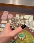 Organic silvery  ring with spheres — vidéo