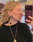 Boucles d'oreilles clips Valentino, verre noir, années 1980 — vidéo