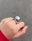 Bague dôme en argent — vidéo