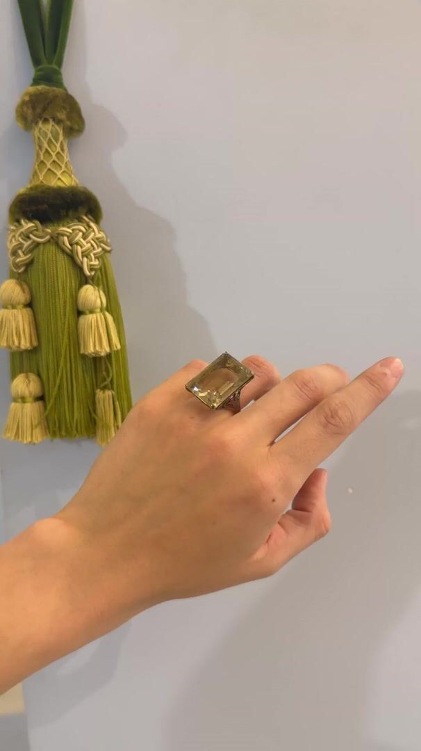 Citrine Statement Solitaire Ring in Silver — vidéo