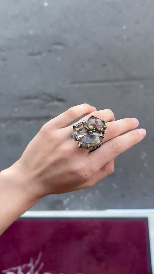 Brutalist Silver and Citrine Ring — vidéo