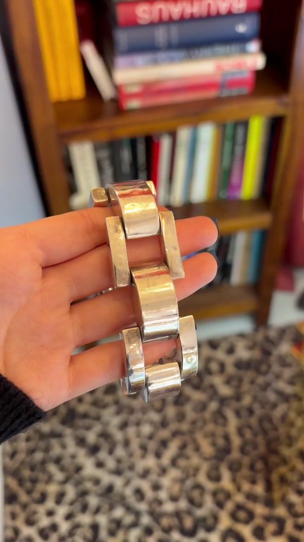 Bracelet en argent maille style tank, années 1980 — vidéo