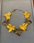 Collier feuilles en métal doré et argenté, années 1970 — vidéo