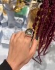 Bague d'artiste sculpturale en argent — vidéo
