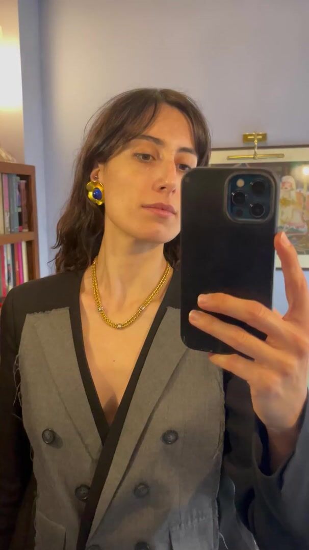 Céline T Saxe Blue Glass Paste Flower Clip-On Earrings, 1980s — vidéo