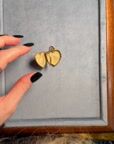 Pendentif cœur porte-photo plaqué or, style romantique — vidéo