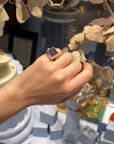 Architectural Silver Ring with Square Synthetic Amethyst — vidéo