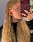 Gold and red flower clip-on earrings — vidéo