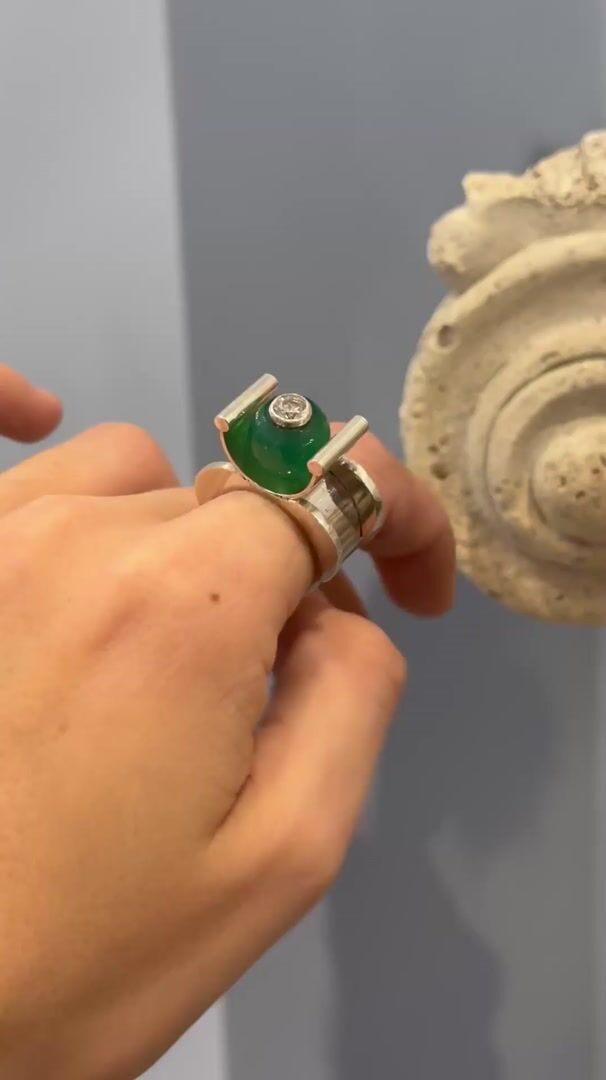 Modernist Silver Ring with Green Agate and Quartz, 1950s — vidéo