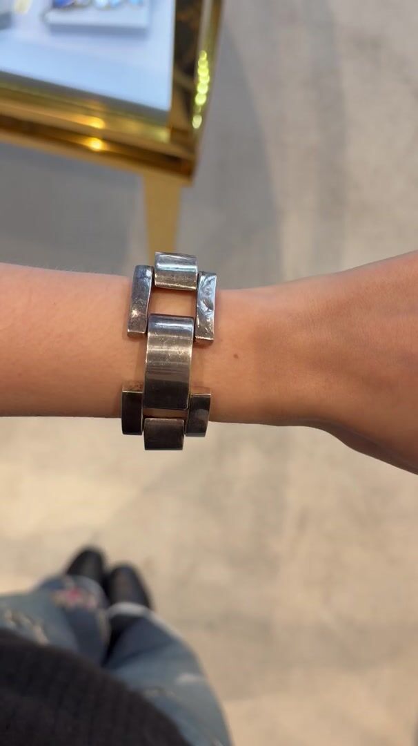 Bracelet en argent maille style tank, années 1980 — vidéo