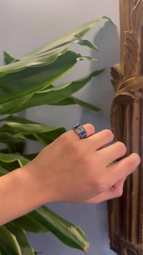 Silver Tank Ring with Blue Quartz and Spinel — vidéo