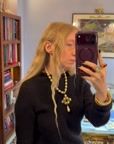 Collier romantique perles fantaisies et métal doré — vidéo