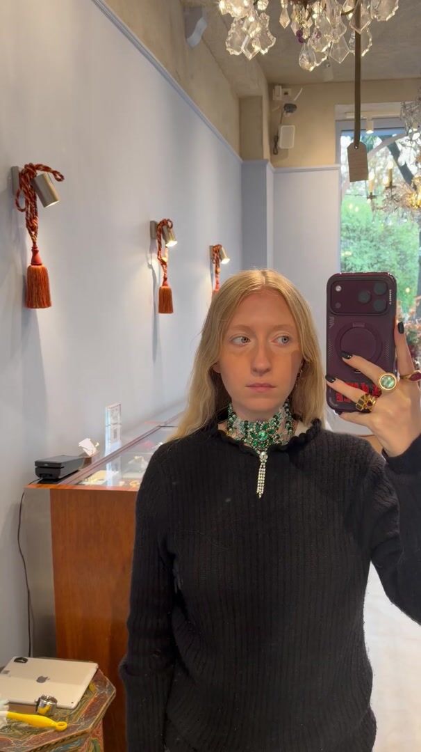 Pièce unique : choker en verre turquoise, élément vénitien des années 1960 — vidéo