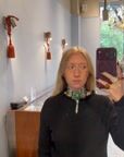 Pièce unique : choker en verre turquoise, élément vénitien des années 1960 — vidéo