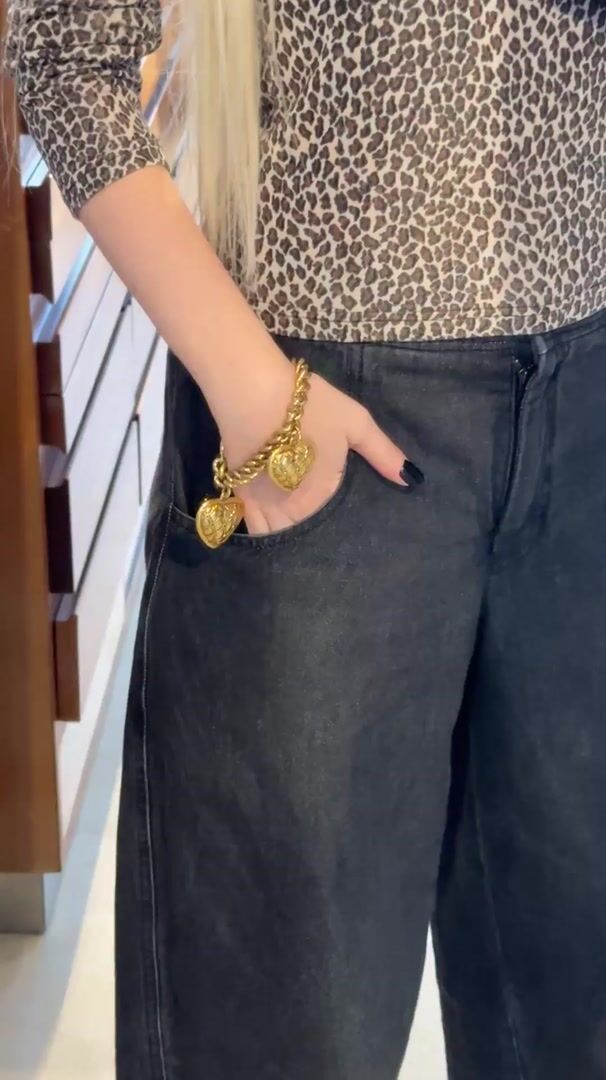 Gold-Tone Heart Charm Bracelet, couture spirit — vidéo