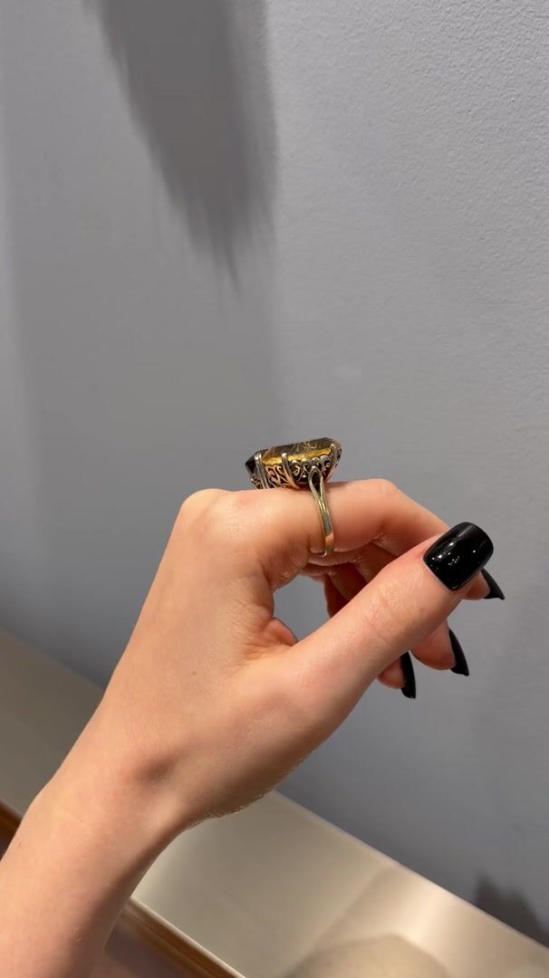 Bague ovale en argent et quartz fumé — vidéo