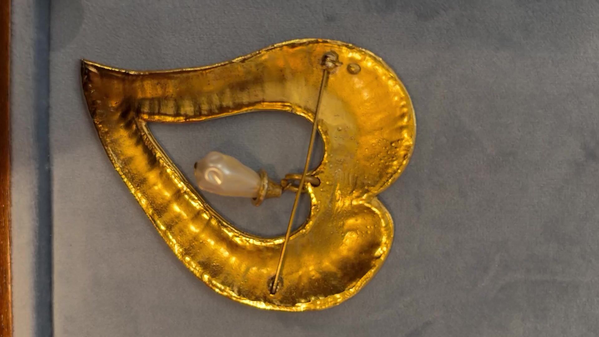 Incroyable broche cœur XXL — vidéo