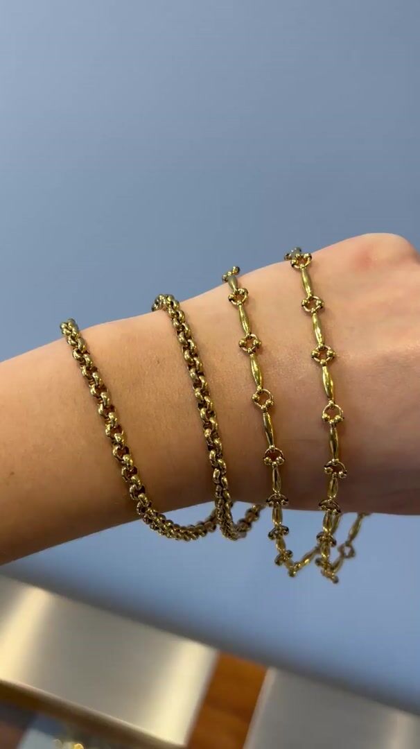Collier chaîne forçat plaqué or. — vidéo